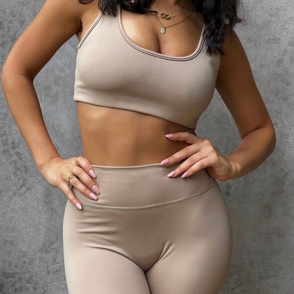 437 Leggings in Latte (M) - Picture 1 of 5